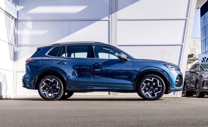 2025 Volkswagen Tiguan All new R-Line 2WD Petro... image 5