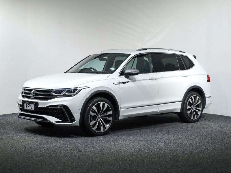 2025 Volkswagen Tiguan Allspace R-Line 4Motion... image 3