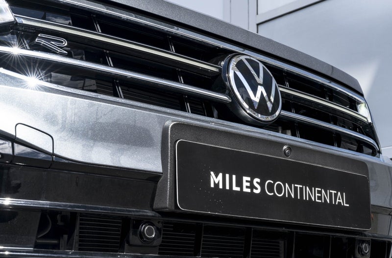 2025 Volkswagen Tiguan Allspace R-Line 4WD / Tu... image 3