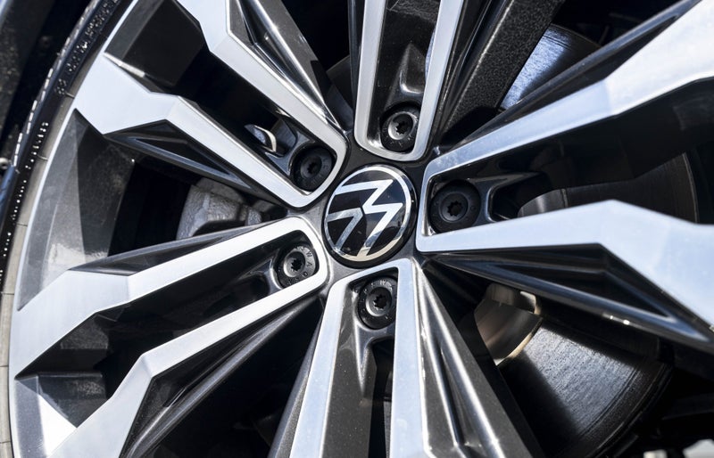 2025 Volkswagen Tiguan Allspace R-Line 4WD / Tu... image 5