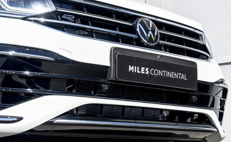 2025 Volkswagen Tiguan Allspace R-Line 4WD / Tu... image 3