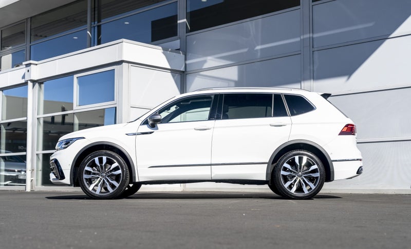 2025 Volkswagen Tiguan Allspace R-Line 4WD / Tu... image 5