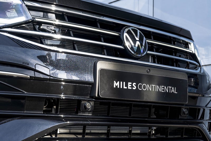 2025 Volkswagen Tiguan Allspace R-Line 4WD / Tu... image 3