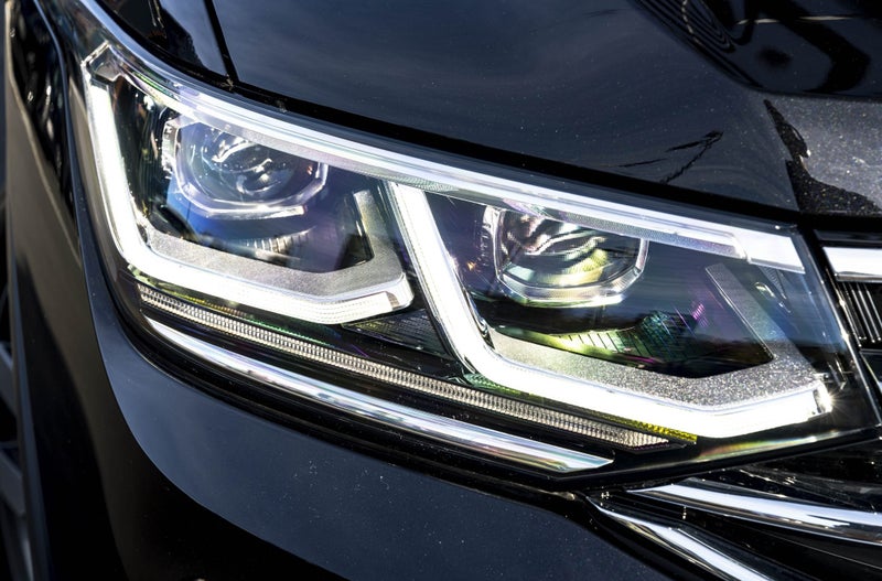 2025 Volkswagen Tiguan Allspace R-Line 4WD / Tu... image 4