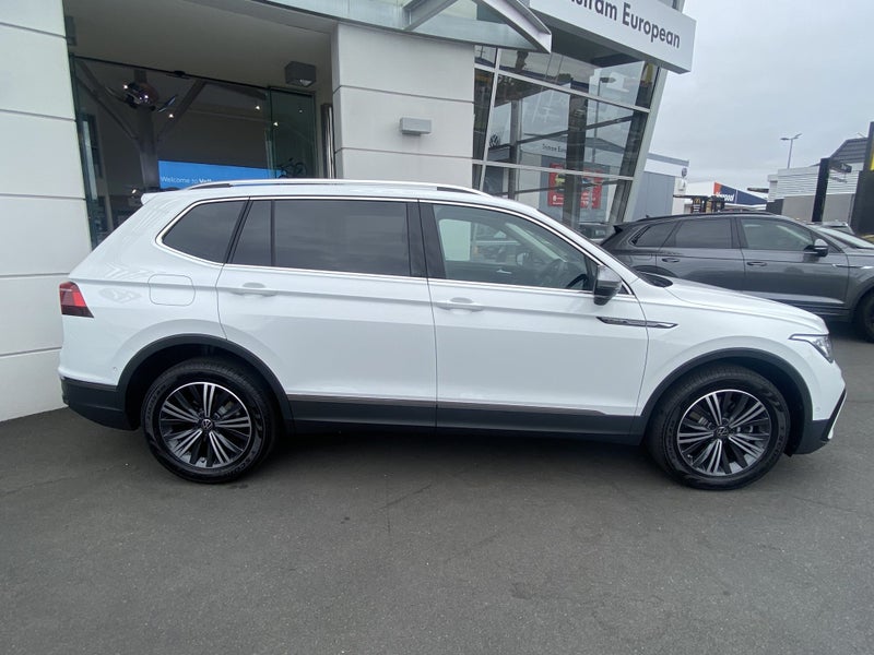 2025 Volkswagen Tiguan Allspace Style 4Motion 2.0P image 4