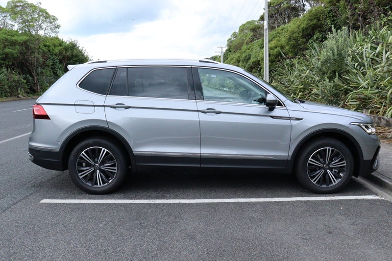 2025 Volkswagen Tiguan Allspace Style AWD image 5