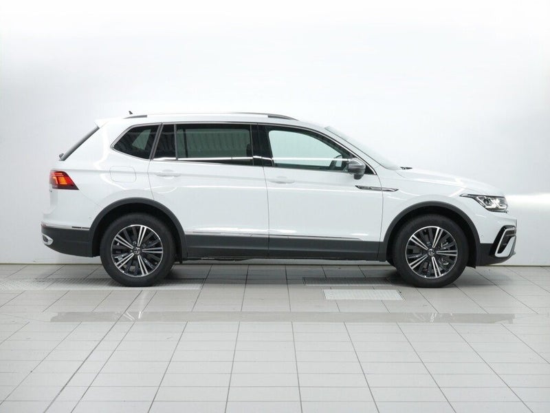 2025 Volkswagen Tiguan Allspace Style AWD image 5