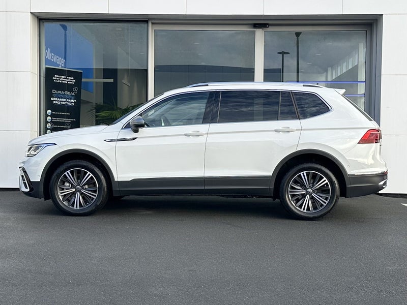 2025 Volkswagen Tiguan Allspace Style AWD image 3