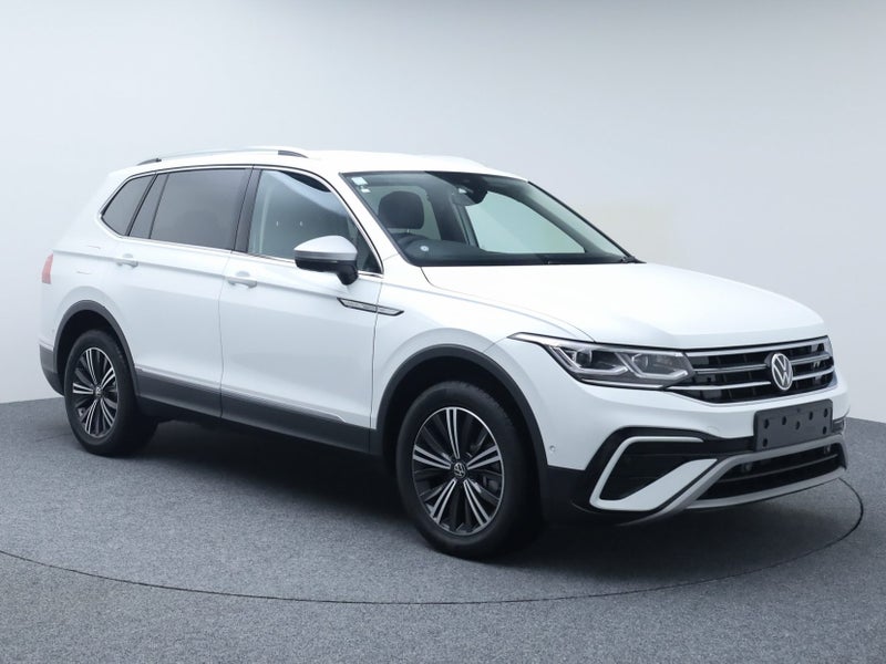2025 Volkswagen Tiguan Allspace TSI Style AWD image 1