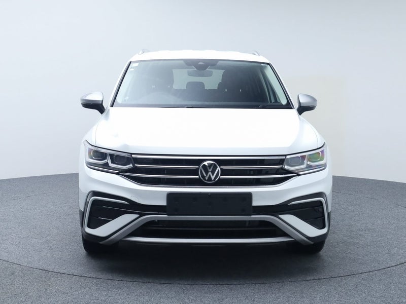2025 Volkswagen Tiguan Allspace TSI Style AWD image 3