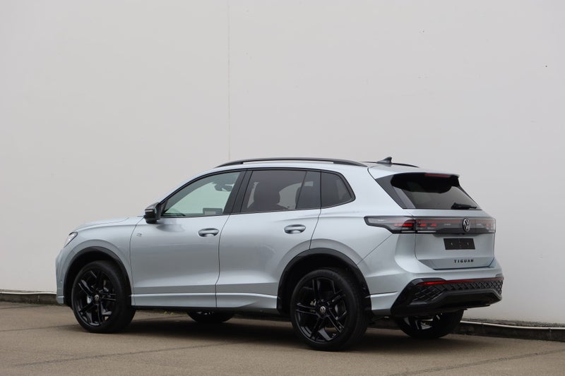 2025 Volkswagen Tiguan Black pack R-Line AWD image 4