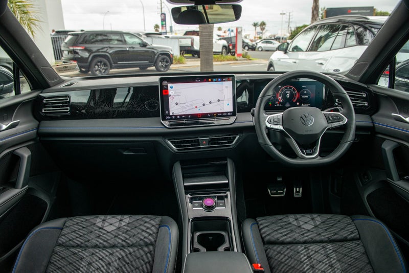 2025 Volkswagen Tiguan R-Line 1.4 image 3