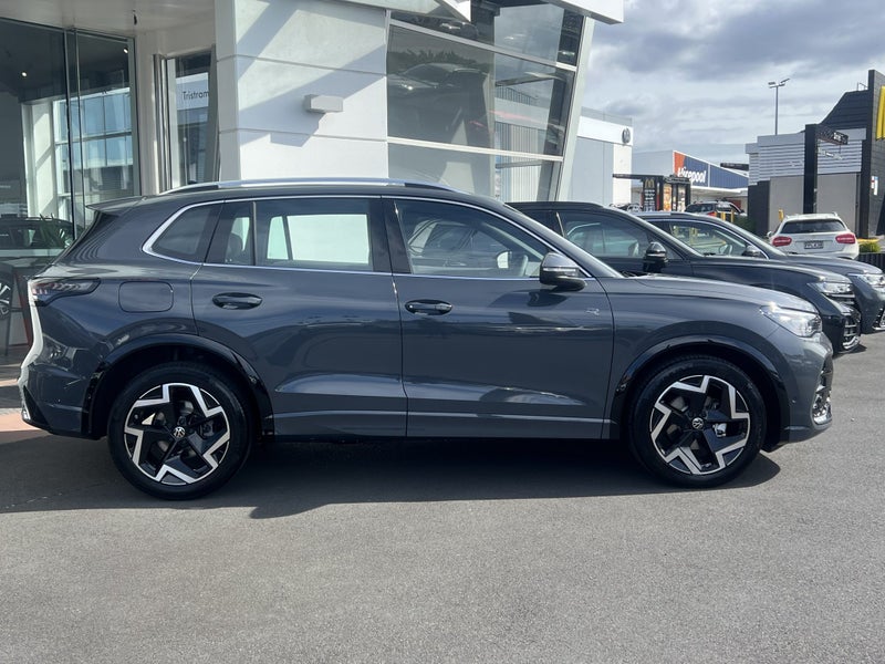 2025 Volkswagen Tiguan R-LINE 1.4TSI 2WD image 3