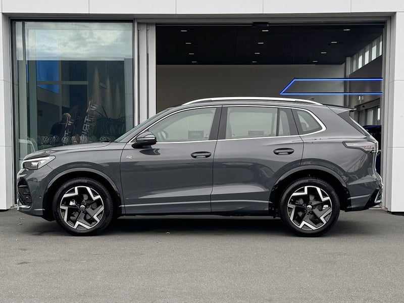 2025 Volkswagen Tiguan R-LINE 1.4TSi image 3