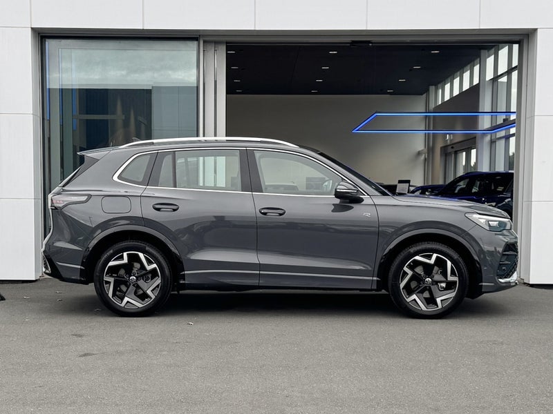 2025 Volkswagen Tiguan R-LINE 1.4TSi image 4