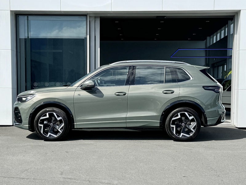 2025 Volkswagen Tiguan R-LINE 1.4TSi, Touring Pack image 3