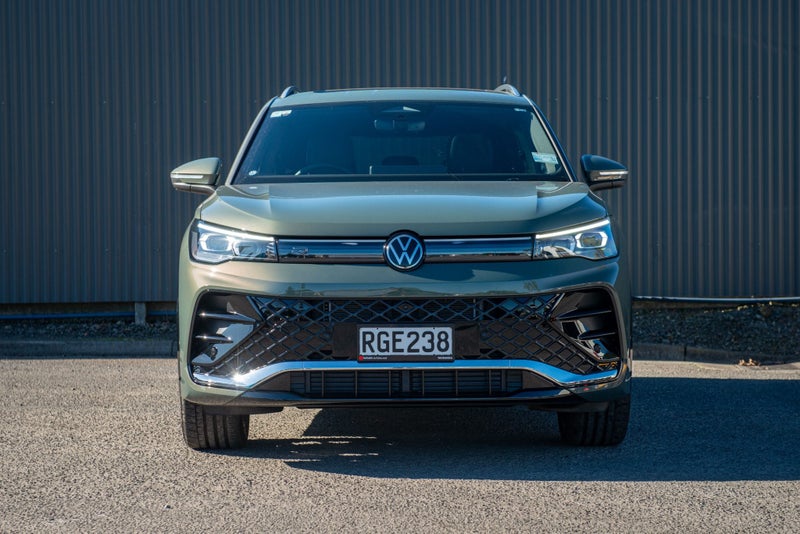 2025 Volkswagen Tiguan R-Line 2.0 4Motion image 2