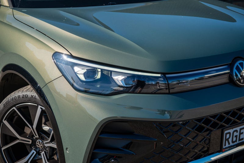 2025 Volkswagen Tiguan R-Line 2.0 4Motion image 4