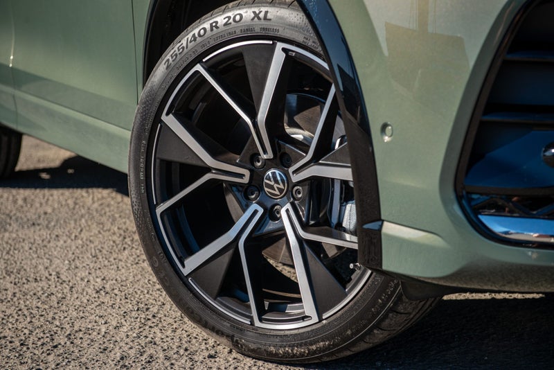 2025 Volkswagen Tiguan R-Line 2.0 4Motion image 5
