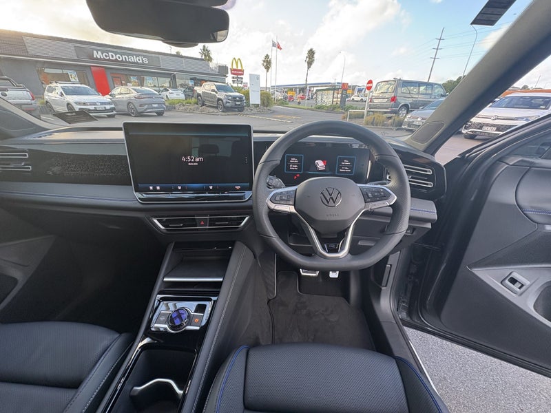 2025 Volkswagen Tiguan R-LINE 2.0 4MOTION image 4