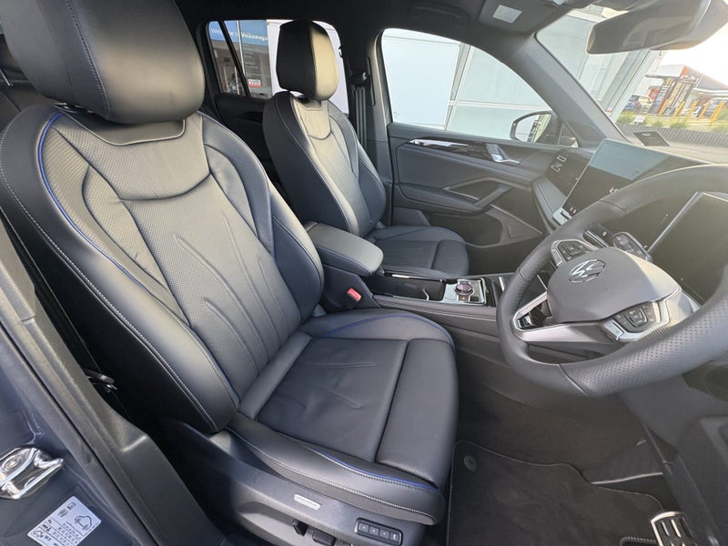 2025 Volkswagen Tiguan R-LINE 2.0 4MOTION image 5