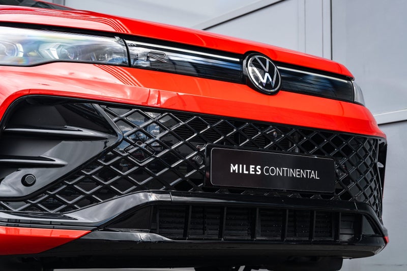 2025 Volkswagen Tiguan R-Line 2.0 Turbo AWD Tou... image 4