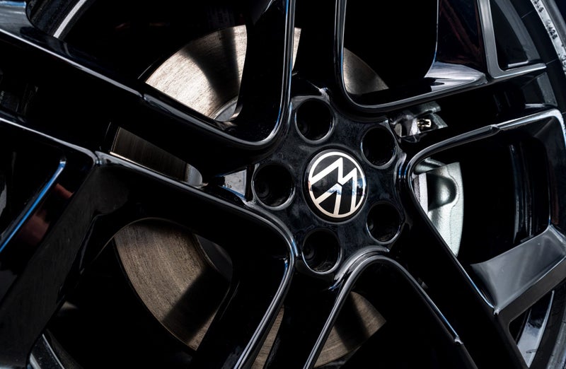 2025 Volkswagen Tiguan R-Line 2.0 Turbo AWD Tou... image 5