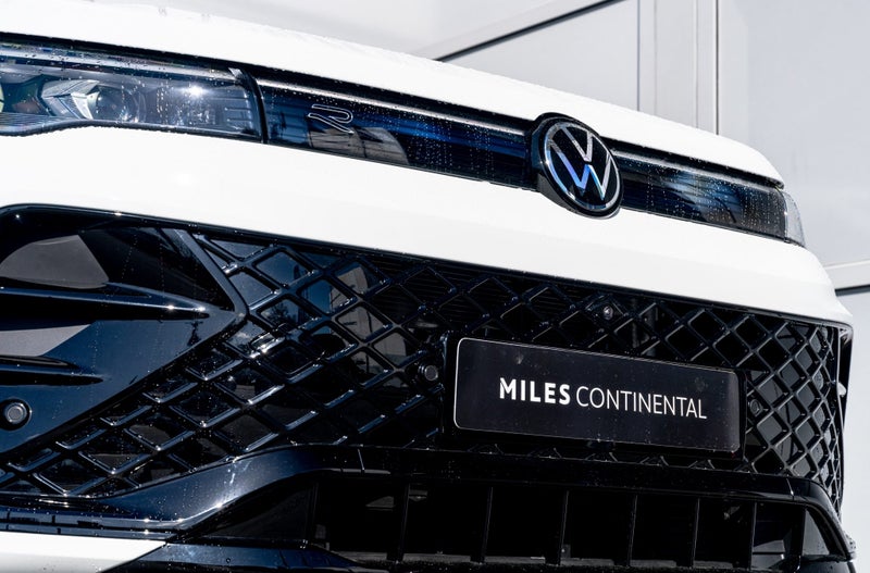 2025 Volkswagen Tiguan R-Line 2.0 Turbo AWD Tou... image 4