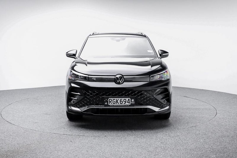 2025 Volkswagen Tiguan R-Line 2WD image 2