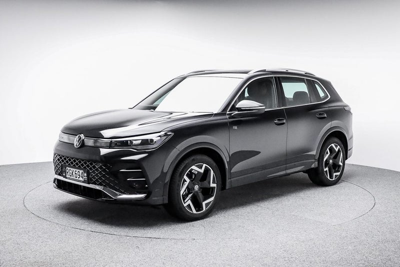 2025 Volkswagen Tiguan R-Line 2WD image 3