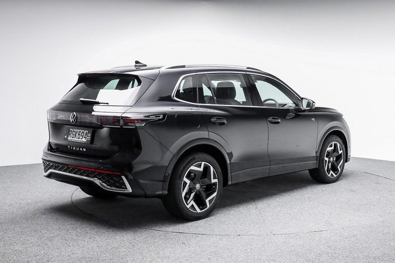 2025 Volkswagen Tiguan R-Line 2WD image 5