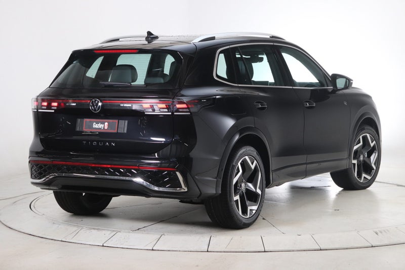 2025 Volkswagen Tiguan R-Line 2WD image 2