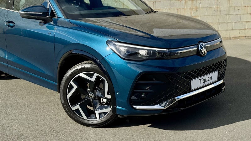 2025 Volkswagen Tiguan R-Line 2WD image 2