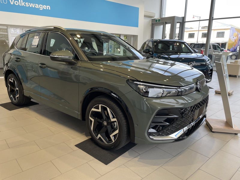 2025 Volkswagen Tiguan R-Line 2WD image 2