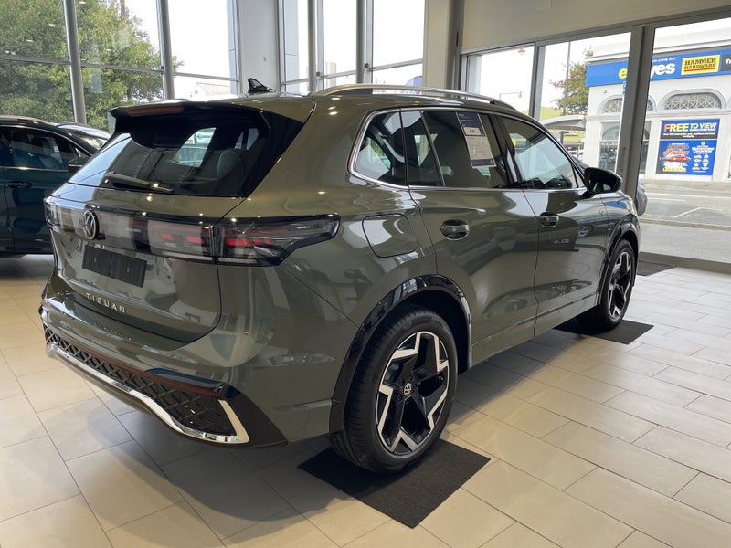 2025 Volkswagen Tiguan R-Line 2WD image 3