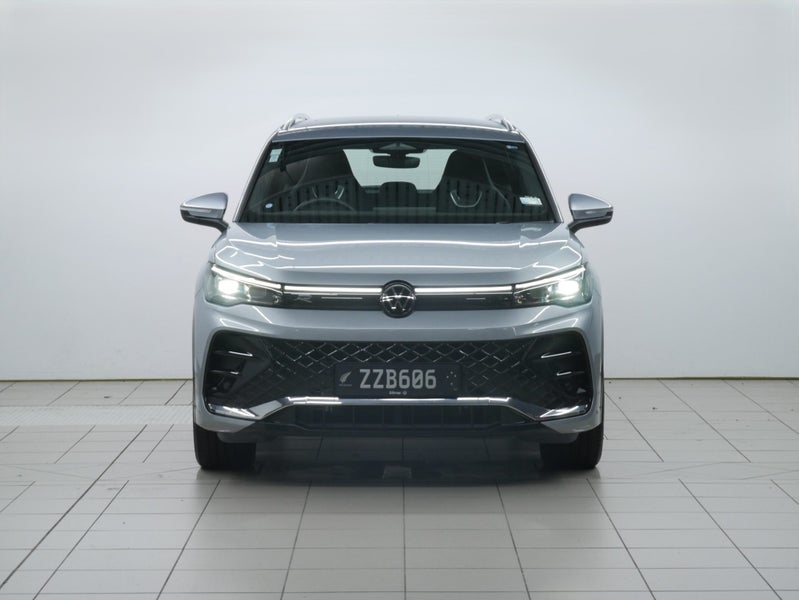2025 Volkswagen Tiguan R-Line 2WD image 2