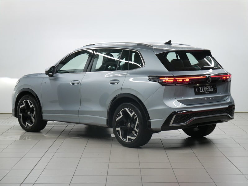 2025 Volkswagen Tiguan R-Line 2WD image 3