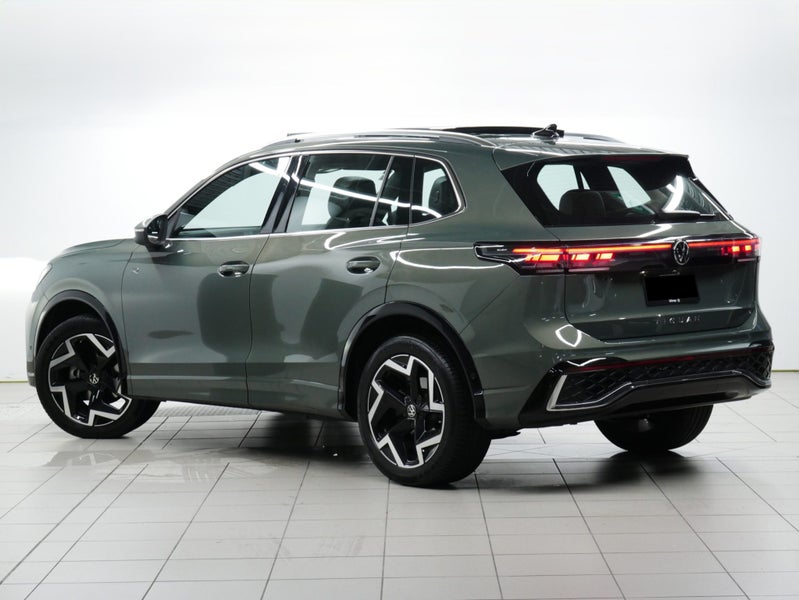 2025 Volkswagen Tiguan R-Line 2WD image 3