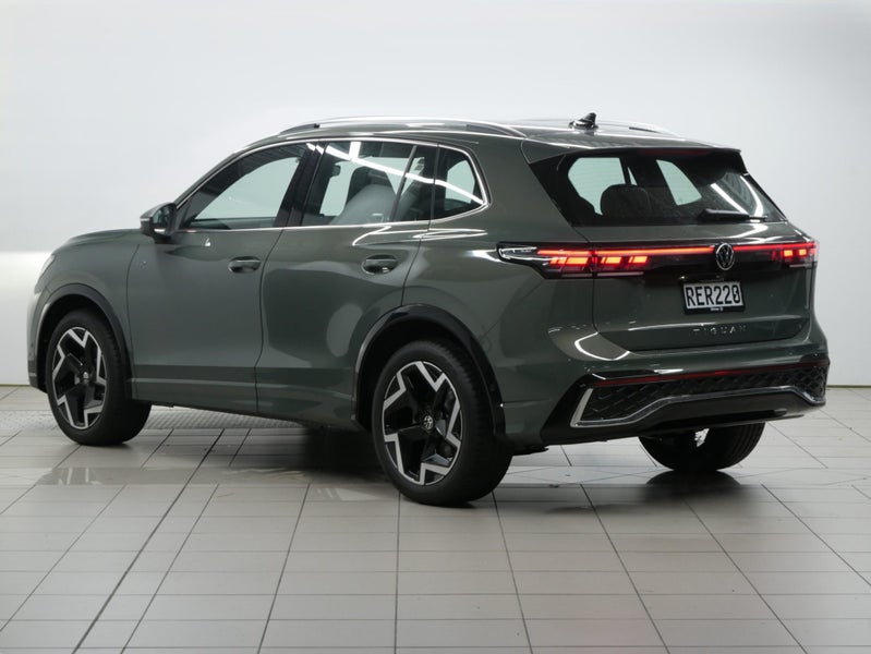 2025 Volkswagen Tiguan R-Line 2WD image 3
