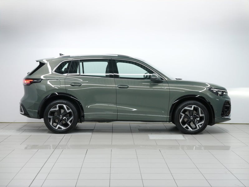 2025 Volkswagen Tiguan R-Line 2WD image 5