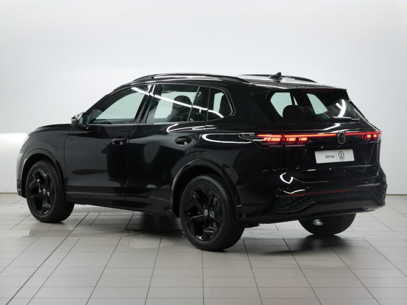 2025 Volkswagen Tiguan R-Line 2WD image 3