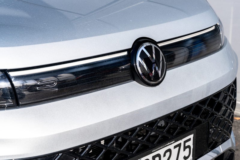 2025 Volkswagen Tiguan R-Line 2WD Facelift Petr... image 3