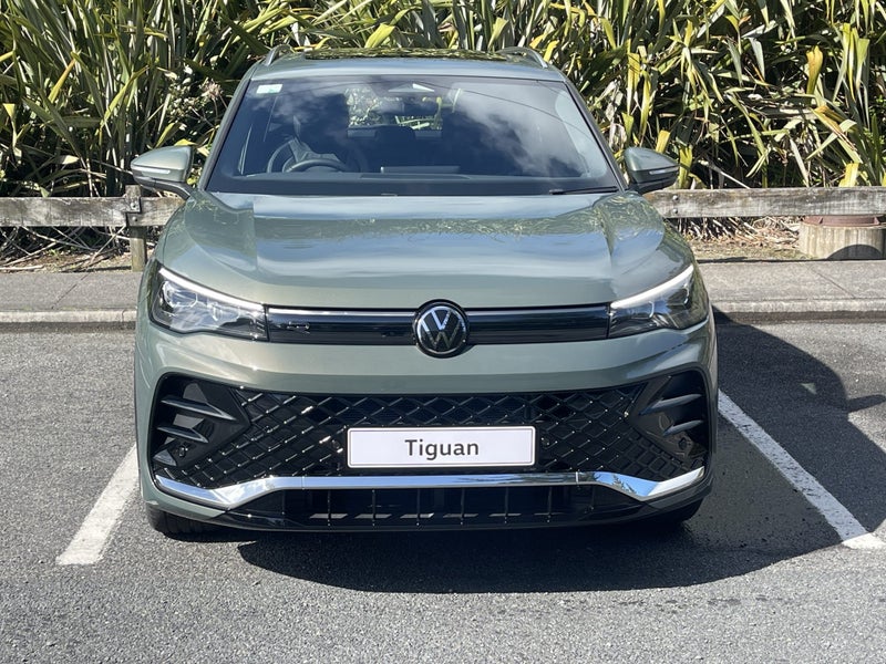 2025 Volkswagen Tiguan R-Line 2WD Touring Black... image 3