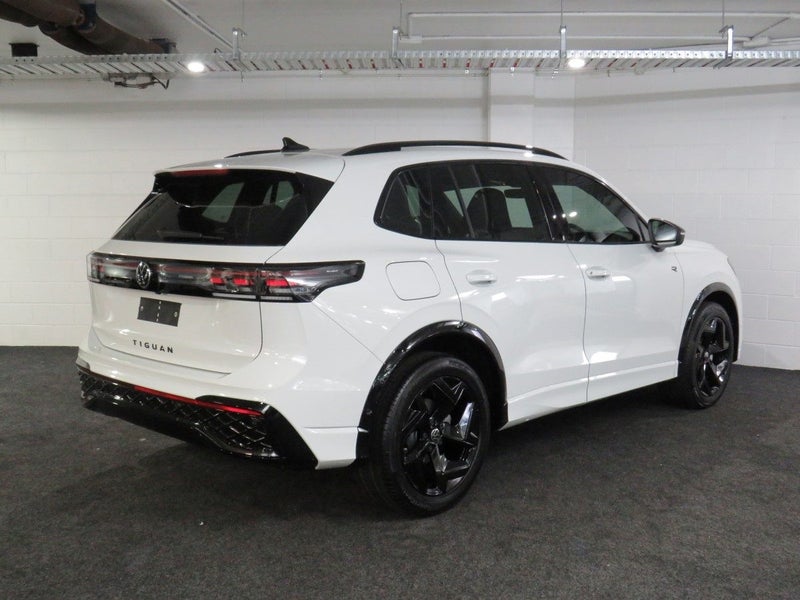 2025 Volkswagen Tiguan R-LINE image 2