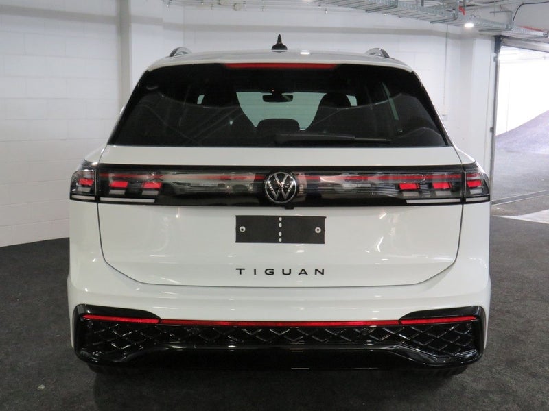 2025 Volkswagen Tiguan R-LINE image 3