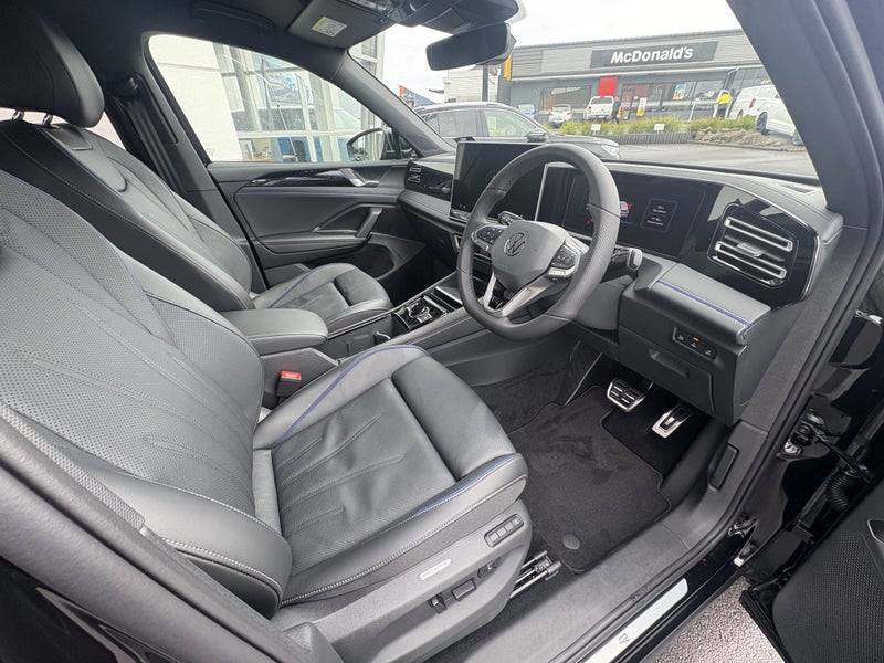 2025 Volkswagen Tiguan R-LINE 4MOTION 195kW image 4