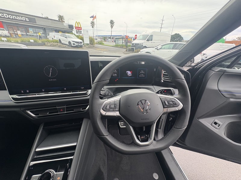 2025 Volkswagen Tiguan R-LINE 4MOTION 195kW image 5