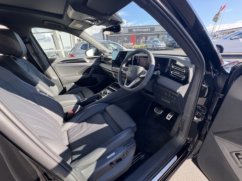 2025 Volkswagen Tiguan R-LINE 4MOTION 195kW TOU... image 5