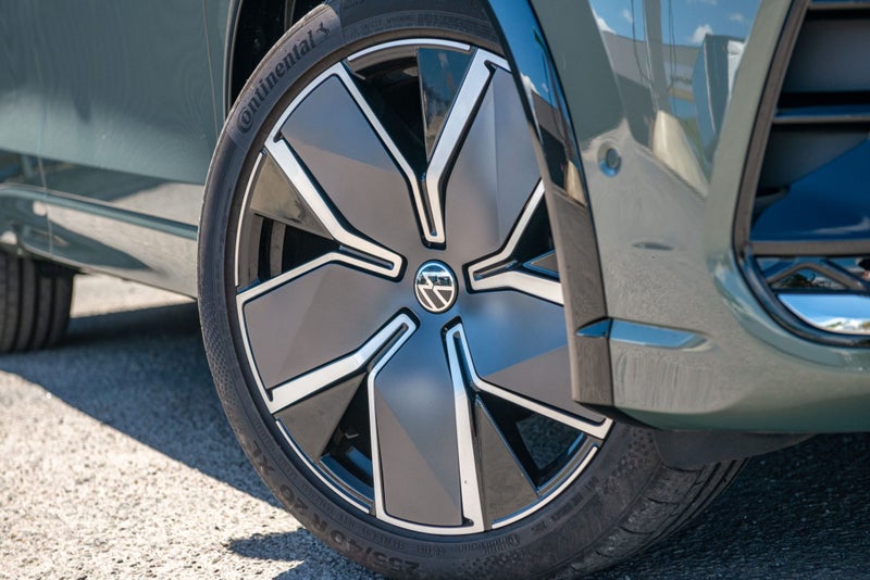 2025 Volkswagen Tiguan R-Line 4Motion 2.0 image 5