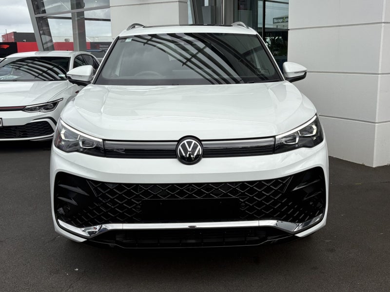 2025 Volkswagen Tiguan R-Line 4WD 2.0T Touring... image 2